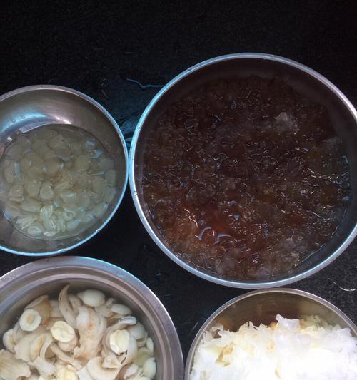 养生美味，桃胶银耳莲子百合汤（家庭养生美食）