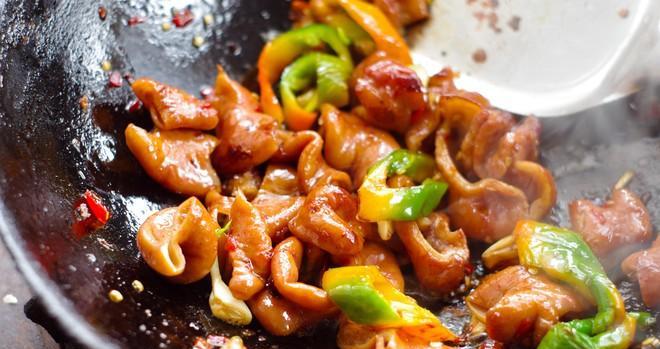 双椒炒大肠(川菜经典家常美食) 双椒炒大肠(川菜经典家常美食)