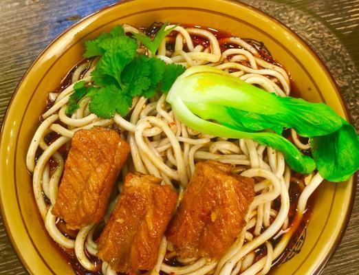 三色蔬菜排骨面宝宝面怎么做？有哪些步骤和技巧？