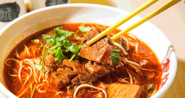 三色蔬菜排骨面宝宝面怎么做？有哪些步骤和技巧？