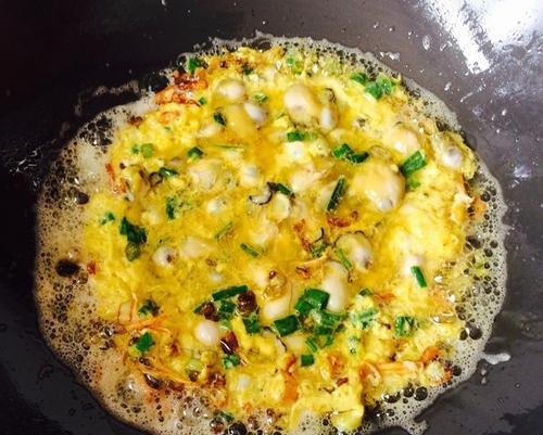 薯粉煎海蛎，美味又简单（掌握这个方法）