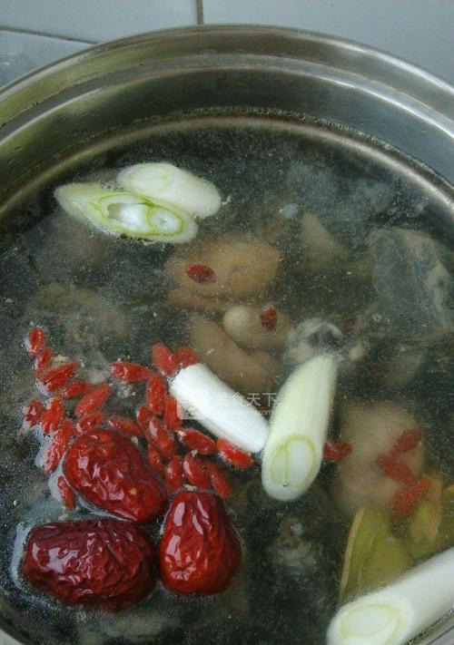 山药炖乌鸡的营养与制作方法（传统健康食谱）