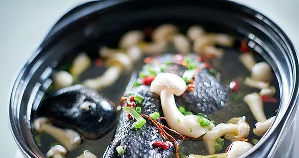 山药炖乌鸡的营养与制作方法（传统健康食谱）
