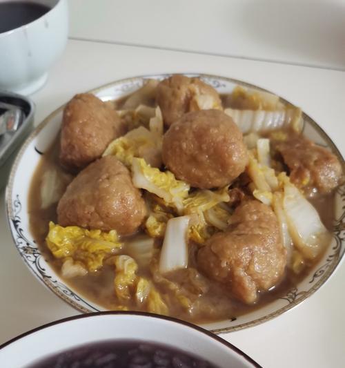 美味丸子炖菜的制作方法(掌握丸子的制作技巧) 美味丸子炖菜的制作方法(掌握丸子的制作技巧)