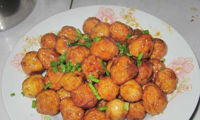 香辣啤酒鹌鹑蛋的制作方法（美味可口的啤酒鹌鹑蛋）