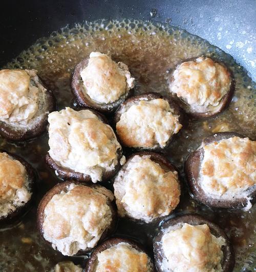 美味健康的香菇酿瘦肉(以香菇的精华为肉馅增添风味) 美味健康的香菇酿瘦肉(以香菇的精华为肉馅增添风味)
