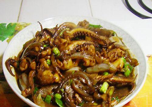 鱿鱼炒洋葱的做法(一道简单美味的海鲜料理) 鱿鱼炒洋葱的做法(一道简单美味的海鲜料理)