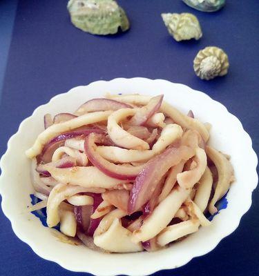鱿鱼炒洋葱的做法(一道简单美味的海鲜料理) 鱿鱼炒洋葱的做法(一道简单美味的海鲜料理)