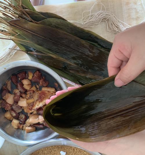 咸蛋黄粽子的做法是什么？如何在家自制美味的咸蛋黄粽子？