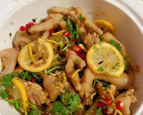 酸辣柠檬凤爪的制作方法（让你在家也能轻松做出饭店级美食）