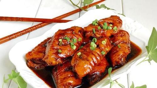 咸鲜可爱多可乐鸡翅的制作方法详解（以可乐调味）