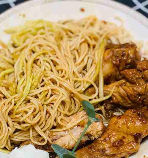 以蔬汁捞面（健康饮食的新选择）