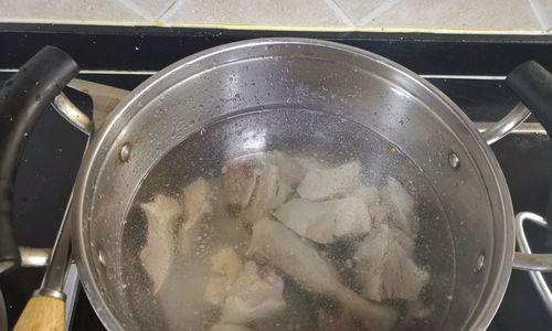 土鸭炖粉条怎么做？步骤和技巧是什么？