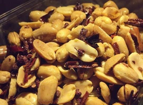 酒鬼花生，独具风味的酥辣美食（一种嗜酒者的美味佳肴）