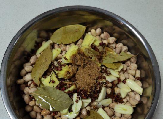 五香盐爆花生米的制作方法（口感酥脆）