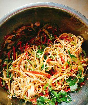 香菜拌千张丝,口感绝佳(一道美味又健康的家常菜) 香菜拌千张丝,口感绝佳(一道美味又健康的家常菜)