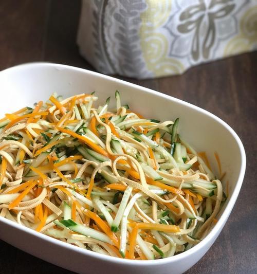 香菜拌千张丝,口感绝佳(一道美味又健康的家常菜) 香菜拌千张丝,口感绝佳(一道美味又健康的家常菜)