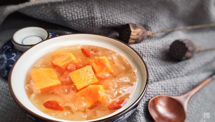 滋补热饮，银耳蹄子奶茶的做法（用传统食材）