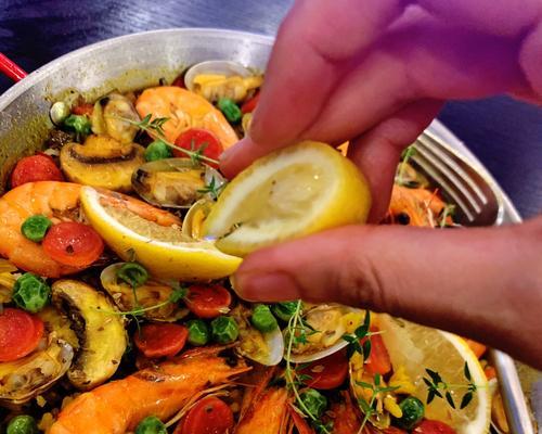 水晶海鲜球怎么做？在家轻松制作的秘诀是什么？