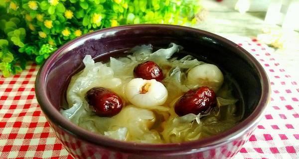 银耳莲子红枣桂圆枸杞汤的做法（滋补养生）