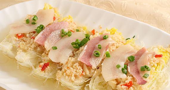 以瑤柱咸蛋咸肉粽为主题的传统粽子制作方法（学会制作传统口感）