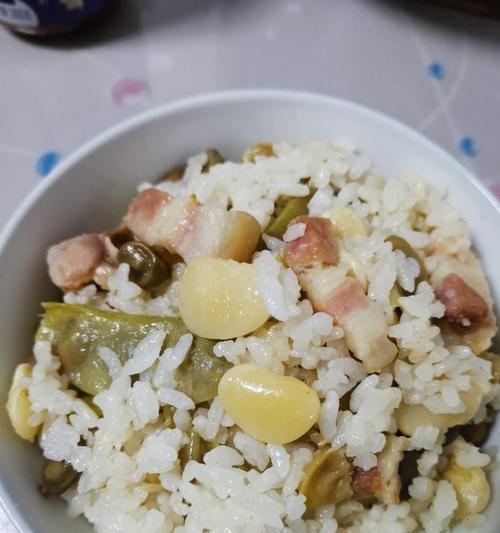 以瑤柱咸蛋咸肉粽为主题的传统粽子制作方法（学会制作传统口感）