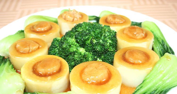 以瑤柱咸蛋咸肉粽为主题的传统粽子制作方法（学会制作传统口感）