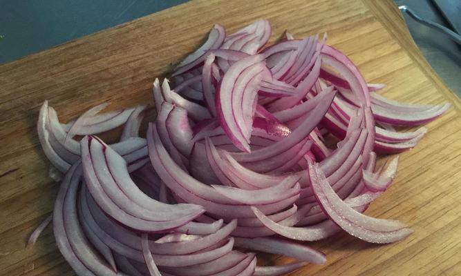 营养美味的洋葱胡萝卜片制作方法（一道简单易做）