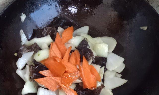 营养美味的洋葱胡萝卜片制作方法（一道简单易做）