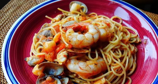 完美意式番茄面的制作方法（如何在家轻松制作出美味的意式番茄面）