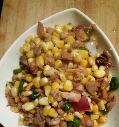 玉米肉丁炒红萝卜的做法是什么？如何炒出美味的玉米肉丁炒红萝卜？