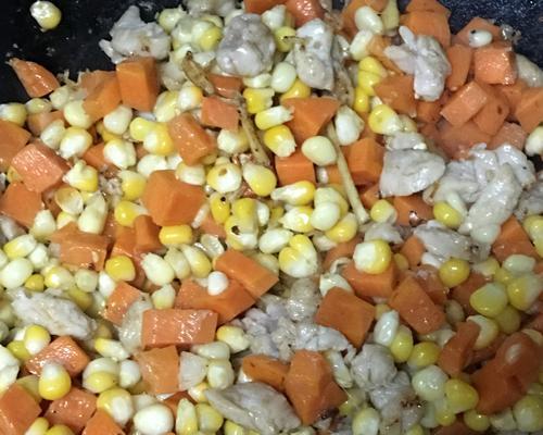 玉米肉丁炒红萝卜的做法是什么？如何炒出美味的玉米肉丁炒红萝卜？