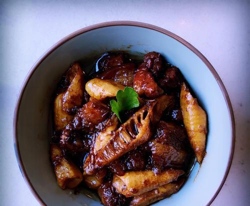 竹筒烹饪让米香更浓郁，享受自然食材的美味（竹筒烹饪让米香更浓郁）