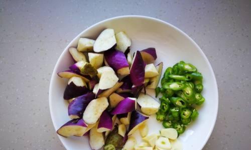 素三鲜扁豆盒子,美味又营养(手把手教你制作健康美食) 素三鲜扁豆盒子,美味又营养(手把手教你制作健康美食)