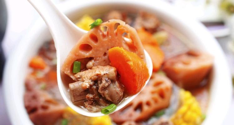 玉米连藕排骨汤怎么做？有哪些步骤和技巧？