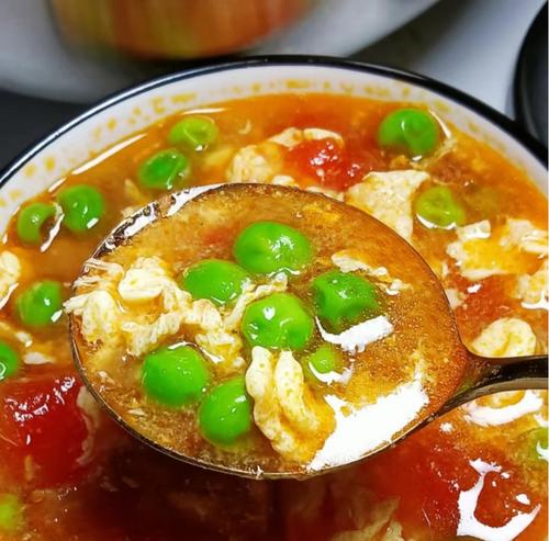 西红柿鸡汤怎么做？有哪些健康益处？