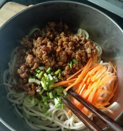 手擀面双色版怎么做？步骤和技巧有哪些？