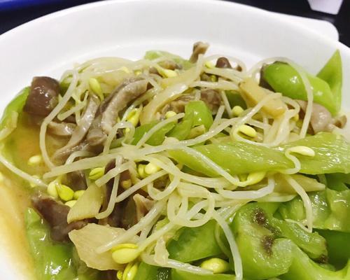 清炒青椒黄豆芽怎么做？步骤和技巧有哪些？