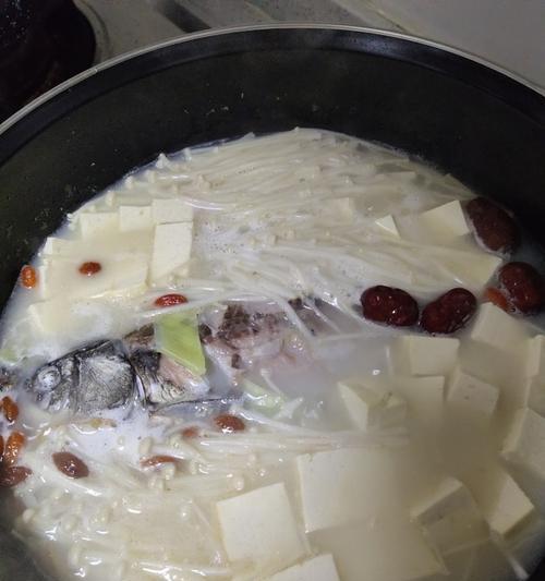 超简单的豆腐鲫鱼汤的做法？步骤和秘诀是什么？