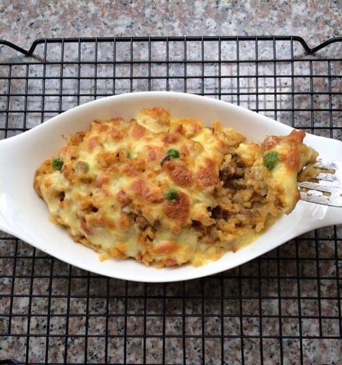 美味健康的以什锦火腿焗饭制作方法（营养丰富）