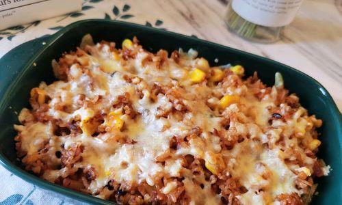 美味健康的以什锦火腿焗饭制作方法（营养丰富）