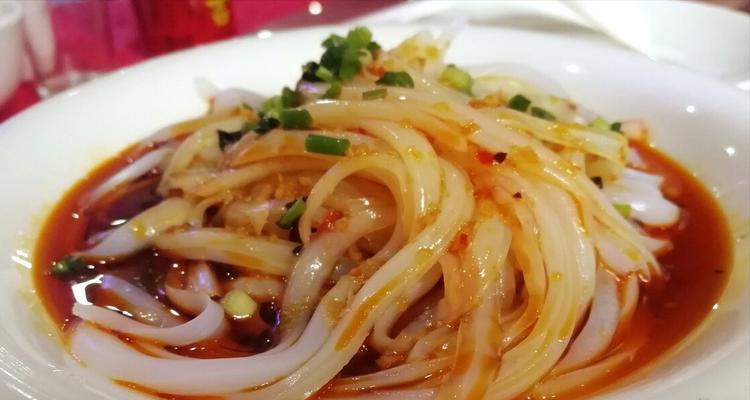 陕北特色凉粉的制作方法（传承美食文化）