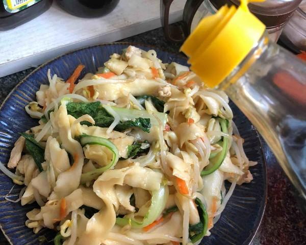 以素食为主的美味炒面，口感丰富味美诱人（以素食为主的美味炒面）