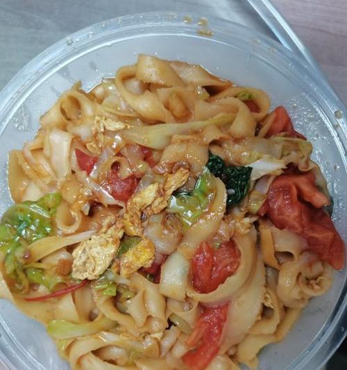 以素食为主的美味炒面，口感丰富味美诱人（以素食为主的美味炒面）