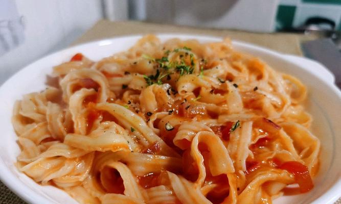 以素食为主的美味炒面，口感丰富味美诱人（以素食为主的美味炒面）