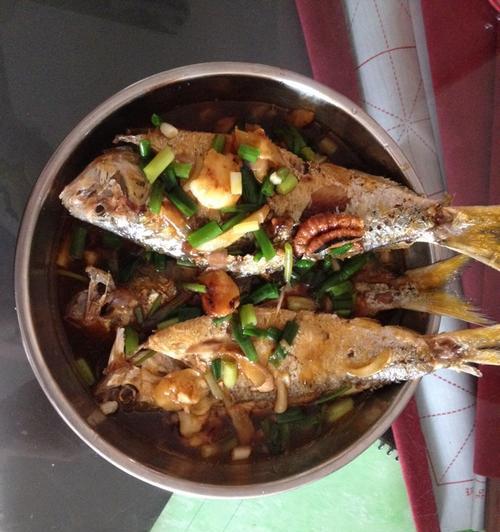 一口咬下，油香四溢——美味油淋鱼的做法（口感鲜美）