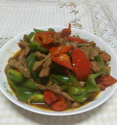 青椒炒猪肝的做法是什么？如何确保猪肝炒得嫩滑？