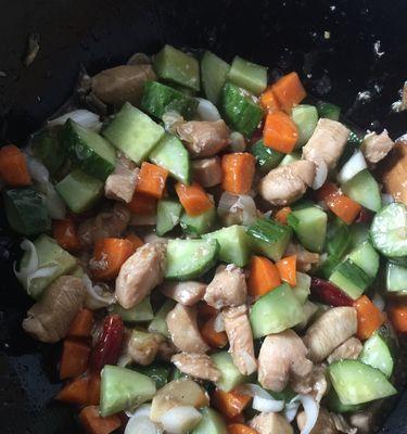 酸脆黄瓜丁怎么做？有哪些步骤和技巧？