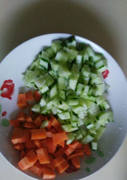 酸脆黄瓜丁怎么做？有哪些步骤和技巧？