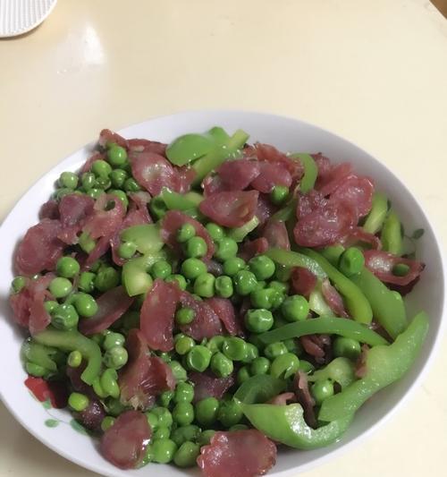美食天堂——甜豆炒腊肉（传统美味）
